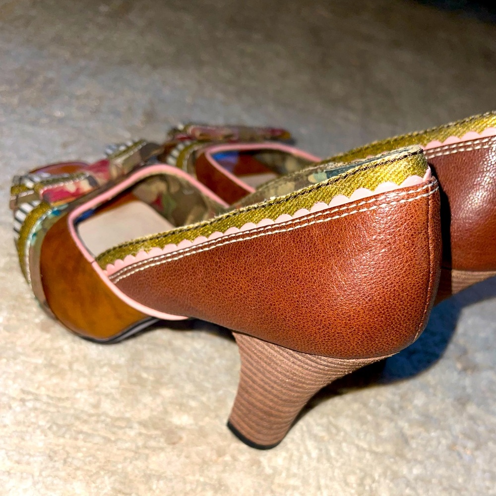 ๐๐๐๐๐ ๐๐๐ ๐๐๐๐ ๐ก๐๐ Retro-Inspired Heels - Picture 7 of 16